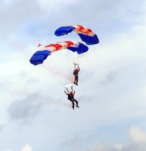 skydiving-1238276_640